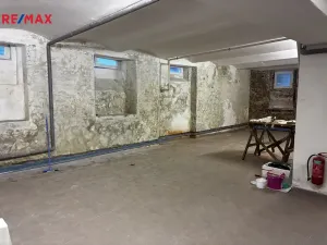 Pronájem skladu, Karlovy Vary, Moravská, 75 m2