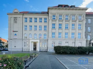 Pronájem kanceláře, Plzeň - Jižní Předměstí, náměstí T. G. Masaryka, 365 m2