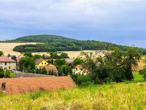 Prodej pozemku, Měňany, 1643 m2