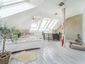 Prodej vícegeneračního domu, Praha - Dolní Počernice, Bakurinova, 395 m2