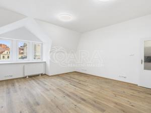 Pronájem bytu 3+1, Praha - Vinohrady, Římská, 74 m2