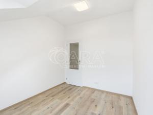 Pronájem bytu 3+1, Praha - Vinohrady, Římská, 74 m2