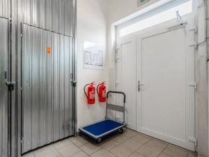 Pronájem skladu, Praha - Kobylisy, Horňátecká, 1 m2