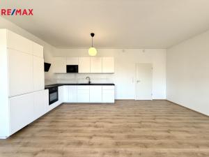 Pronájem bytu 2+kk, Karlovy Vary, Šumavská, 65 m2