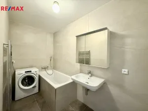 Pronájem bytu 2+kk, Karlovy Vary, Šumavská, 65 m2