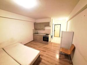 Pronájem bytu 1+kk, Praha - Radotín, Vrážská, 27 m2