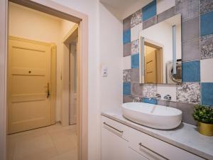 Prodej bytu 2+kk, Praha - Nusle, náměstí Generála Kutlvašra, 50 m2