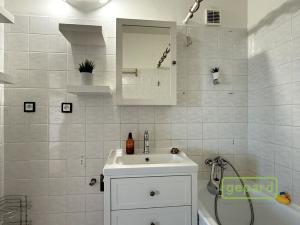 Prodej bytu 2+1, Olomouc, Handkeho, 66 m2