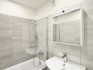 Pronájem bytu 3+1, Liberec - Liberec XIII-Nové Pavlovice, Bezová, 67 m2