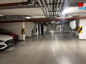 Prodej garážového stání, Praha - Strašnice, Názovská, 18 m2