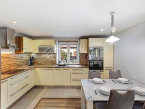 Prodej rodinného domu, Doubravčice, Českobrodská, 162 m2