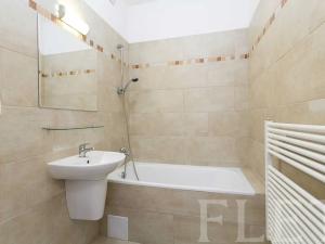 Pronájem bytu 2+kk, Praha - Košíře, Česká, 47 m2