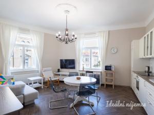 Pronájem bytu 2+kk, Praha - Vinohrady, Na Kozačce, 52 m2