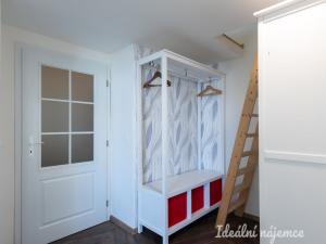 Pronájem bytu 2+kk, Praha - Vinohrady, Na Kozačce, 52 m2