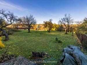 Prodej komerčního pozemku, Znojmo, Suchohrdelská, 2312 m2