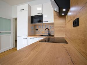 Pronájem bytu 2+kk, Praha - Strašnice, Černokostelecká, 41 m2