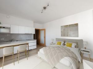 Pronájem bytu 1+kk, Praha - Zličín, Sazovická, 28 m2