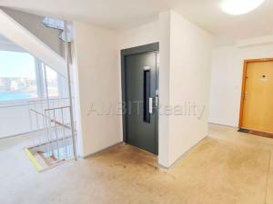 Pronájem bytu 2+kk, Praha - Černý Most, Vašátkova, 42 m2