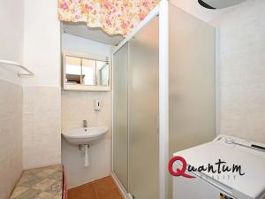 Pronájem bytu 1+1, Praha - Holešovice, Stupkova, 53 m2