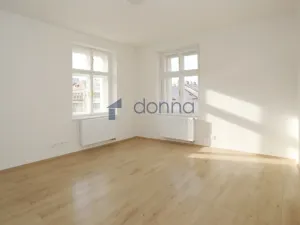 Pronájem bytu 3+kk, Praha, Rumunská, 67 m2