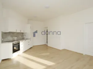Pronájem bytu 3+kk, Praha, Rumunská, 67 m2