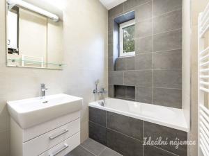 Pronájem bytu 3+1, Praha - Krč, Rosečská, 84 m2