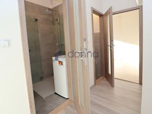 Pronájem bytu 2+kk, Praha, Na Petřinách, 46 m2