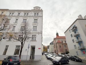 Pronájem kanceláře, Praha, Žerotínova, 419 m2