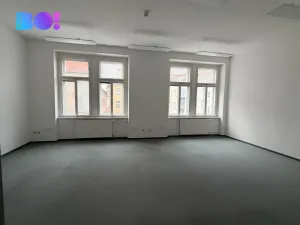 Pronájem kanceláře, Praha, Žerotínova, 420 m2