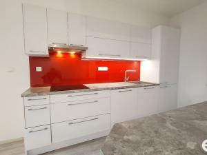 Pronájem bytu 3+kk, Praha, Mlékárenská, 81 m2