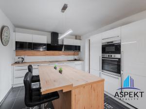 Prodej rodinného domu, Neumětely, V Chaloupkách, 220 m2