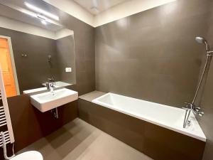 Pronájem bytu 2+kk, Praha - Karlín, Sokolovská, 98 m2