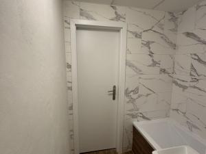 Pronájem bytu 2+1, Chomutov, Pod Břízami, 51 m2