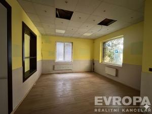 Pronájem obchodního prostoru, Praha - Libeň, náměstí Dr. Václava Holého, 300 m2