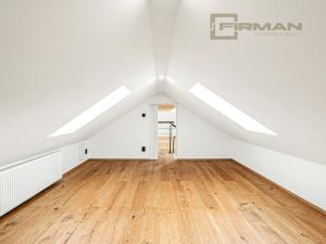 Prodej atypického bytu, Praha - Zbraslav, Elišky Přemyslovny, 110 m2