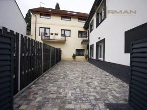 Prodej atypického bytu, Praha - Zbraslav, Elišky Přemyslovny, 110 m2