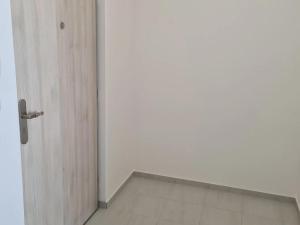 Pronájem bytu 1+kk, Praha - Hloubětín, Waltariho, 32 m2