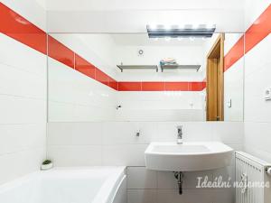 Pronájem bytu 4+kk, Praha - Vysočany, Na vysočanských vinicích, 118 m2