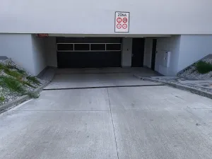 Pronájem garážového stání, Plzeň, Železná, 10 m2