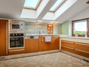 Prodej vícegeneračního domu, Sulice, Hlavní, 370 m2