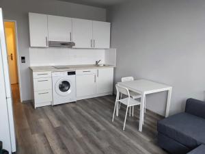Pronájem bytu 1+kk, Praha - Střížkov, Děčínská, 25 m2
