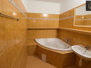 Prodej bytu 2+1, Chomutov, Kamenná, 60 m2