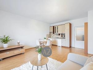 Prodej bytu 1+kk, Holubice, Lesní, 41 m2