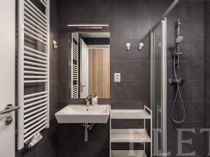 Pronájem bytu 1+kk, Praha - Hostavice, Českobrodská, 36 m2