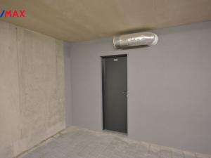 Pronájem bytu 2+kk, Praha - Karlín, U Sluncové, 56 m2