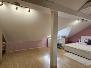 Prodej rodinného domu, Rožmitál pod Třemšínem, Sladkovského, 200 m2