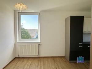 Prodej bytu 3+1, Měčín, Sadová, 84 m2