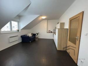 Pronájem bytu 1+kk, Praha - Nusle, U křížku, 31 m2