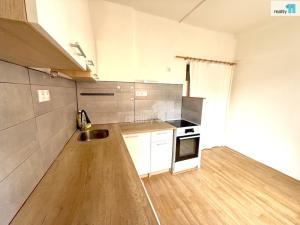 Pronájem bytu 3+1, Karlovy Vary - Rybáře, Majakovského, 79 m2