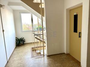 Prodej bytu 2+kk, Praha - Horní Měcholupy, Neapolská, 45 m2